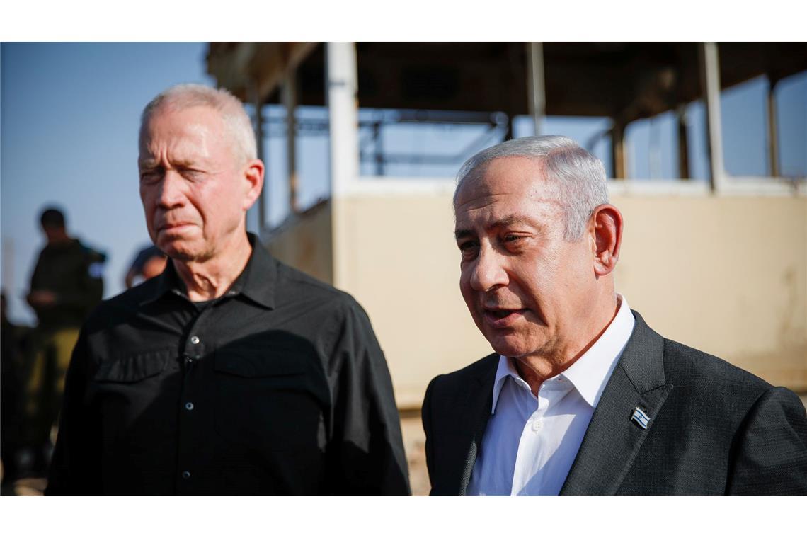 Tausende demonstrieren in Jerusalem gegen Entlassung Galants Israels Regierungschef Benjamin Netanjahu hat seinen für ihn unbequemen Verteidigungsminister Joav Galant entlassen. Dagegen demonstrierten Tausende den zweiten Abend in Folge in Jerusalem.