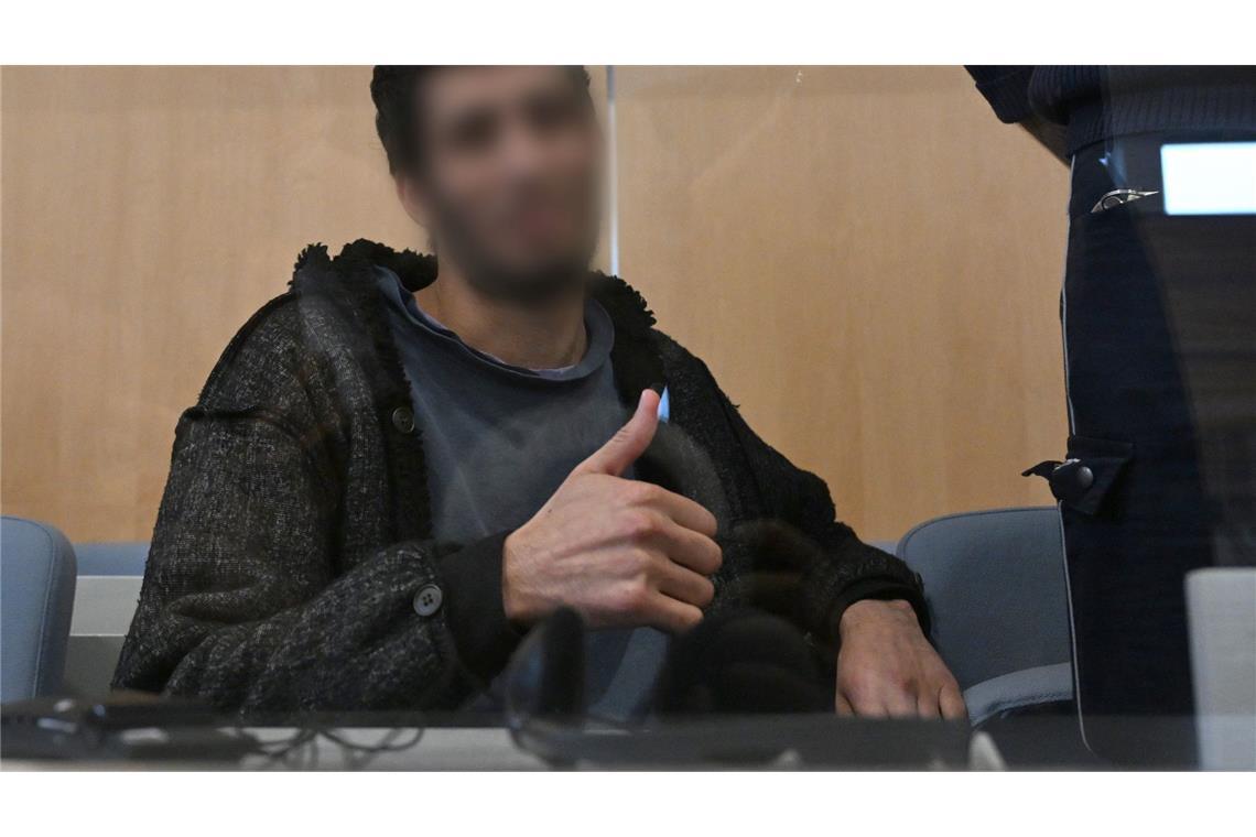 Issa al Hasan hatte bereits zu Prozessbeginn gestanden, den Messerangriff begangen zu haben.