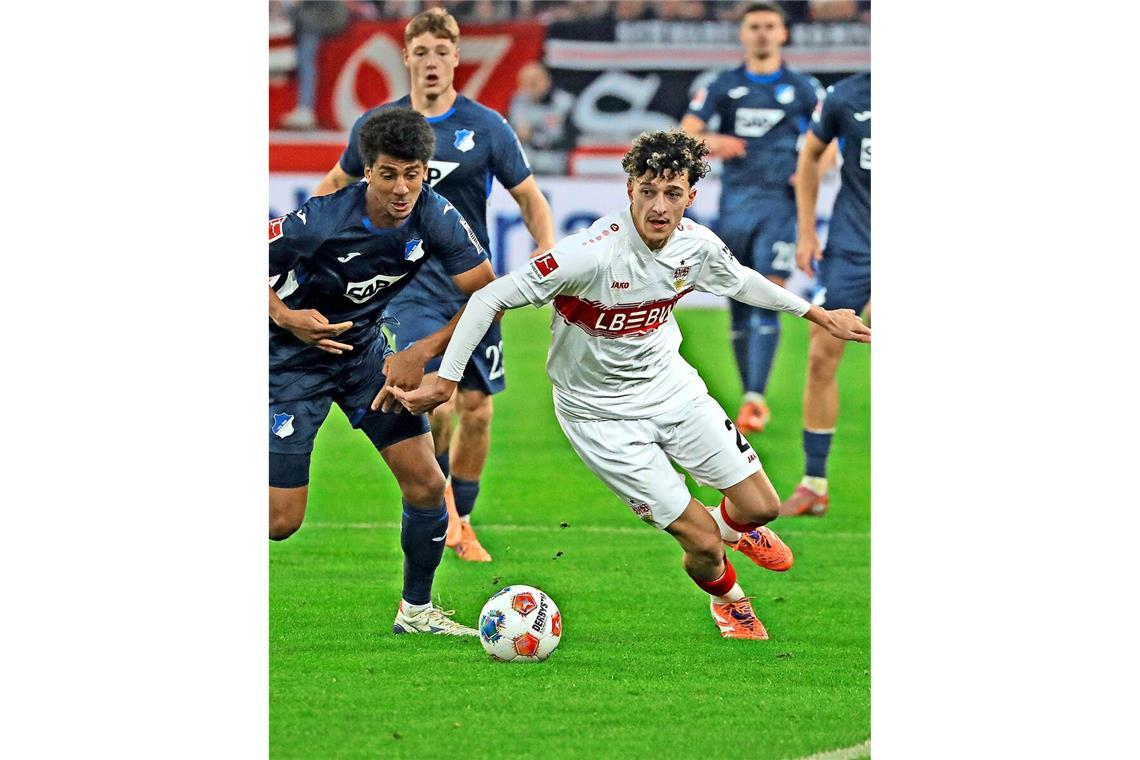 Ist beim VfB seit dem Hoffenheim-Spiel im Dezember nicht mehr auf dem Platz in Erscheinung getreten: Ameen Al-Dakhil (rechts).