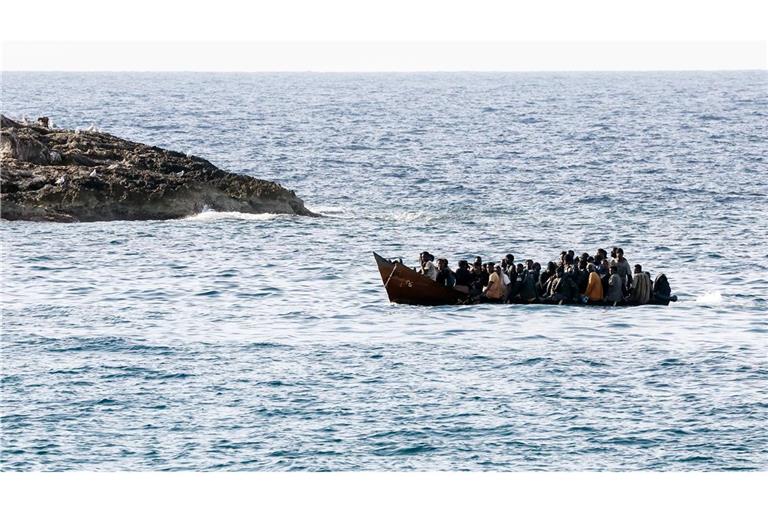 Italien wollte die Asylanträge von auf dem Mittelmeer gestoppten Migranten aus sicheren Herkunftsländern in Albanien prüfen und sie erst dann einreisen lassen. Jetzt äußert sich der EuGH zu einem Aspekt dieses Modells. (Archivbild)