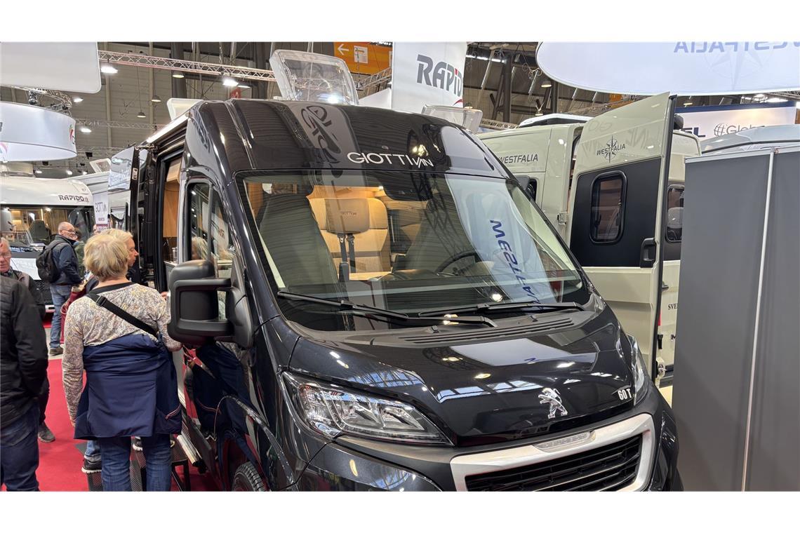 Diese günstigen Wohnmobile gibt es auf der CMT Italienisches Design, französisches Peugeot-Fahrwerk: der Giotti ist ebenfalls unter 50 000 Euro zu haben.