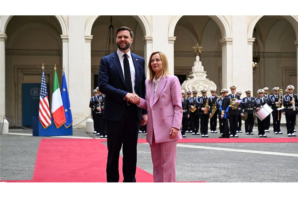 Vance hofft auf Fortschritte bei Friedenssuche für Ukraine Italiens Ministerpräsidentin Giorgia Meloni empfängt US-Vize JD Vance.
