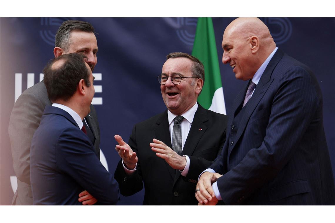 Rom stellt Existenzberechtigung der Nato infrage Italiens Verteidigungsminister Guido Crosetto (rechts) bei einem Treffen mit Verteidigungsminister Boris Pistorius (Mitte). (Foto: Archiv)