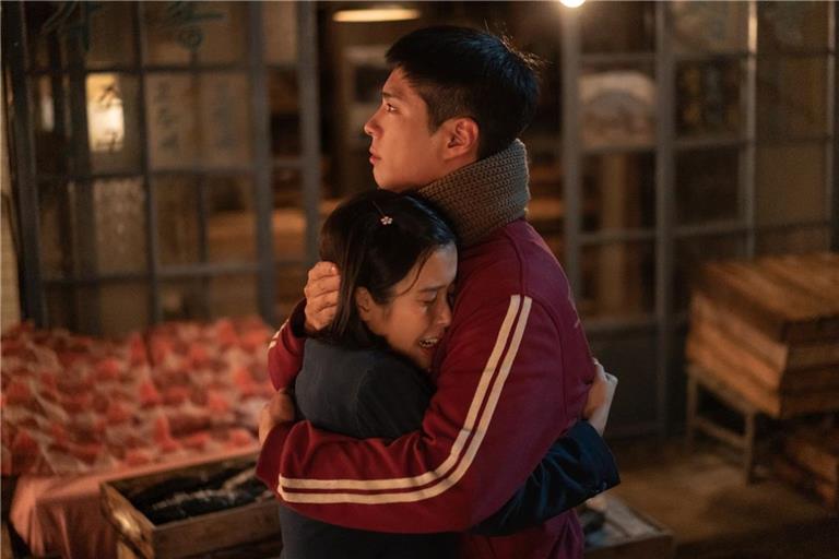 IU als Oh Ae-sun, Park Bo-gum als Yang Gwan-sik in "When Life Gives You Tangerines".