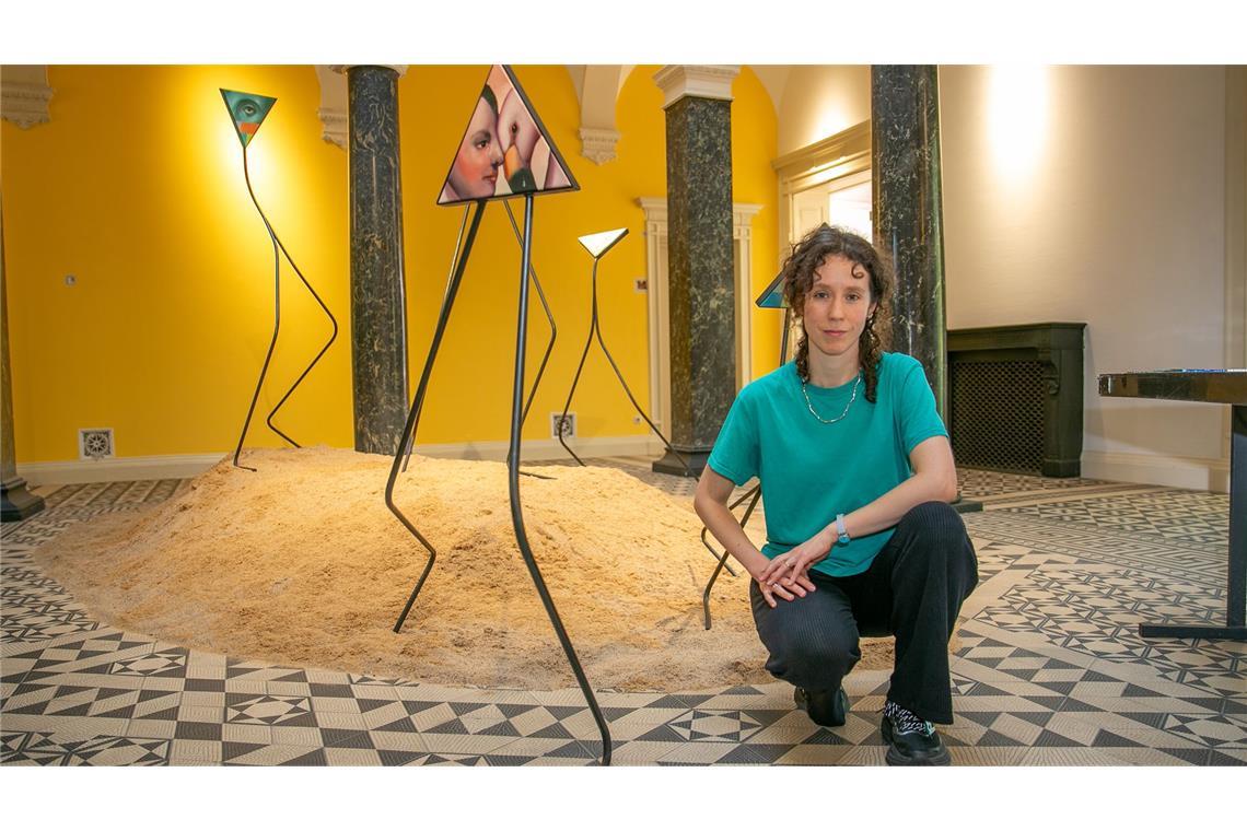 Ivana de Vivanco vor ihrer Installation in der Villa Merkel.