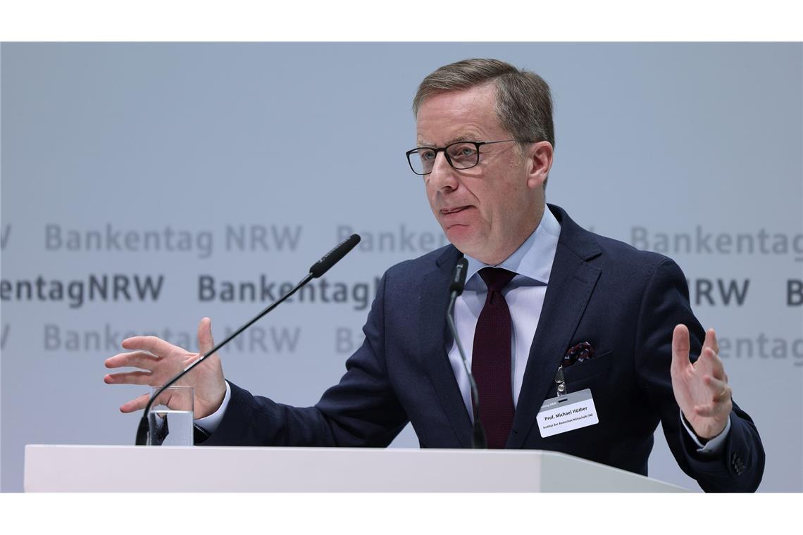 In der deutschen Wirtschaft überwiegt Pessimismus IW-Direktor sieht ganzes Bündel an Problemen (Archivbild)