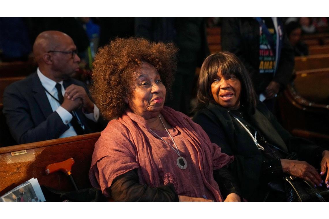 Jacqueline Jackson, die Ehefrau von Pastor Jesse Jackson, nimmt in Chicago an einer öffentlichen Trauerfeier teil.