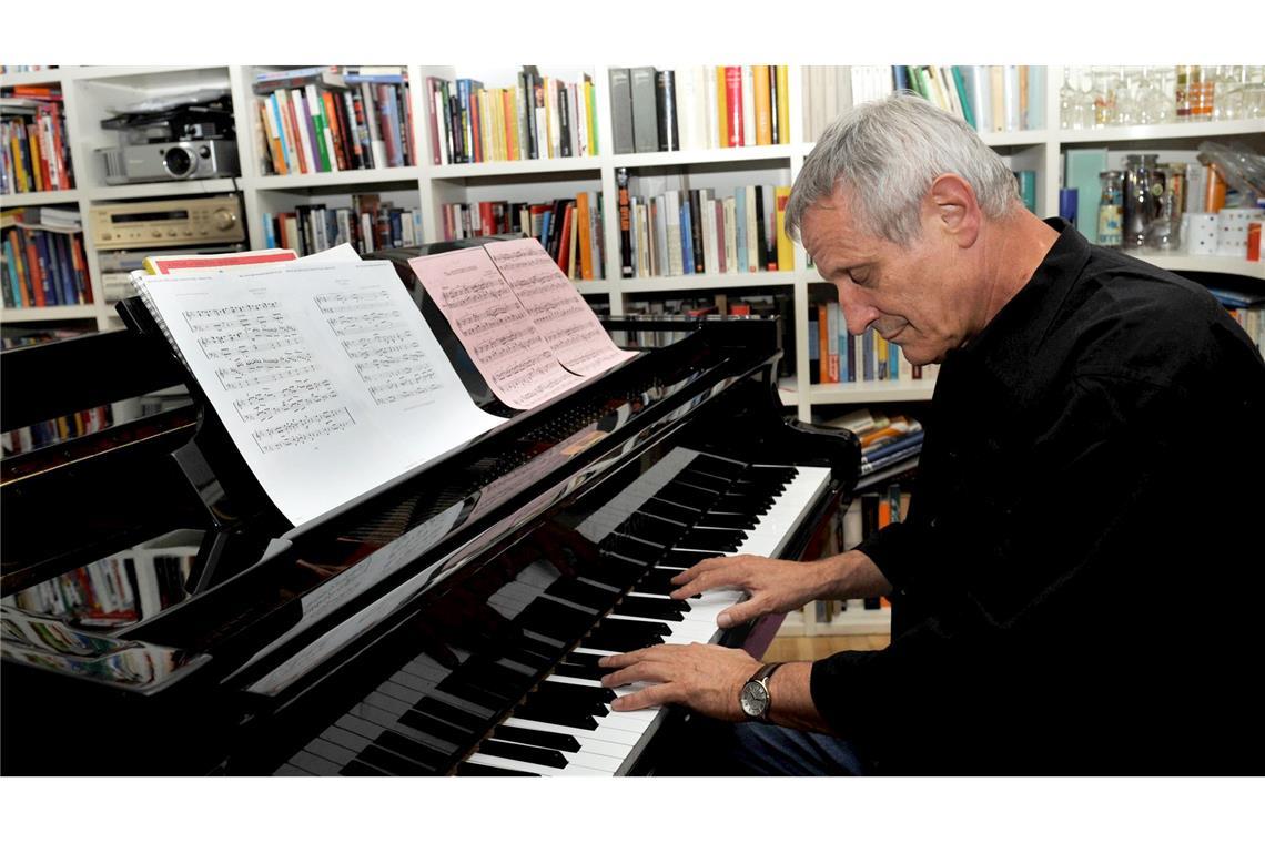 Konstantin Wecker kann nicht mehr Klavier spielen Jahrelang gehört das Klavier zu ihm (Archivbild)