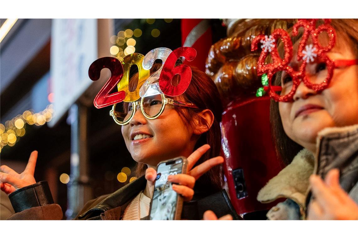 Jahreswechsel in Hongkong: Menschen feiern das Jahr 2026.