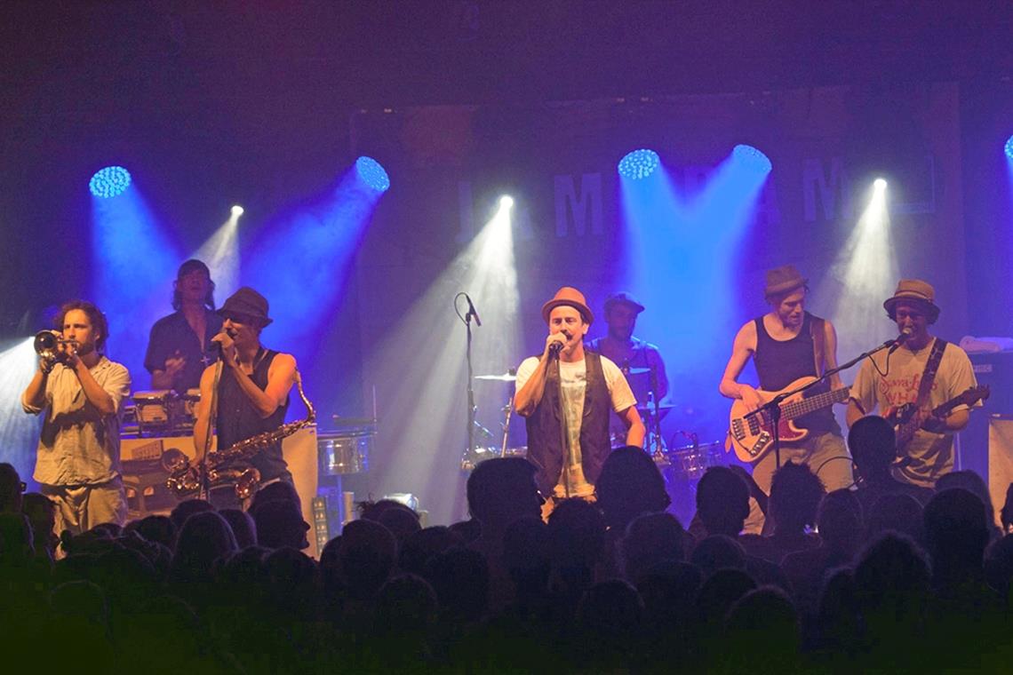 Es geht wieder auf die Festivalwiese Jamaram vereint Reggae mit Rock’n’Roll und vielen weiteren Musikstilen und lässt sich in keine Genreschublade pressen. Fotos: privat