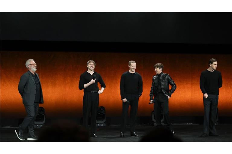 James-Bond-Regisseur Sam Mendes (links) verkündete vor wenigen Tagen in Las Vegas den hochkarätig besetzten Cast seines neuen Beatles-Film-Projekts.