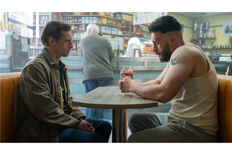 Jamie Bell (links) als Niall und Richard Gadd als Ruben in einer Szene der Miniserie "Half Man". Die sechs Folgen erscheinen wöchentlich zwischen dem 24. April und 29. Mai bei HBO Max.