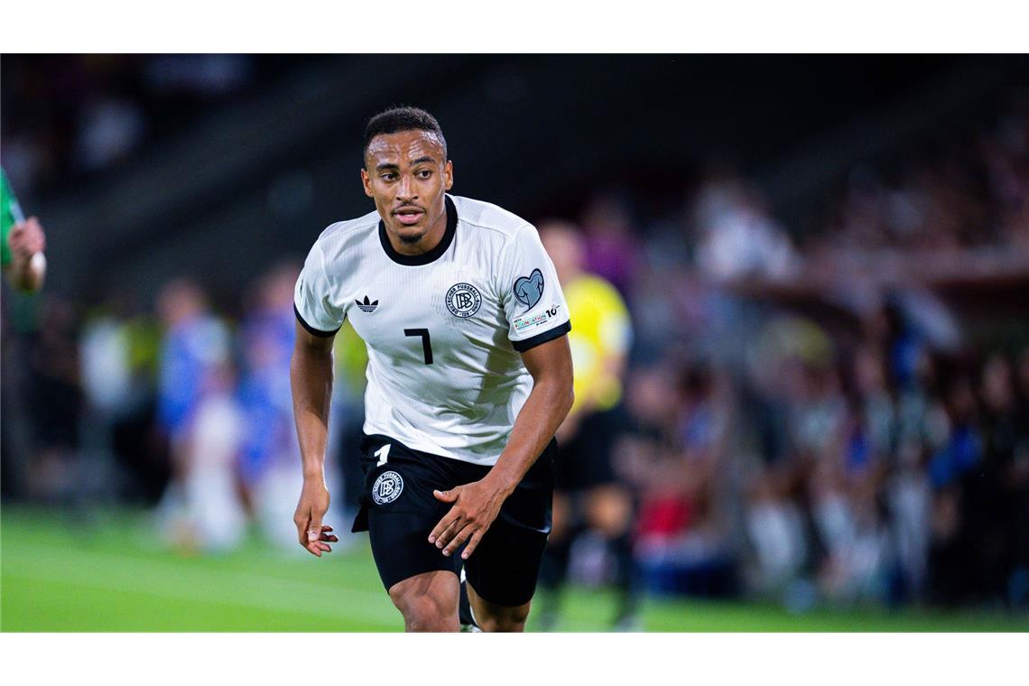 Jamie Leweling (Note 3): Der VfB-Offensivmann kam nach 79 Minuten ins Spiel. Nachdem er die vergangenen beiden Länderspiele verletzt verpasst hatte, durfte Leweling in Luxemburg also zumindest wieder ein bisschen Eigenwerbung betreiben im DFB-Dress. Allein: Der Stuttgarter konnte keine entscheidenden Akzente mehr setzen.