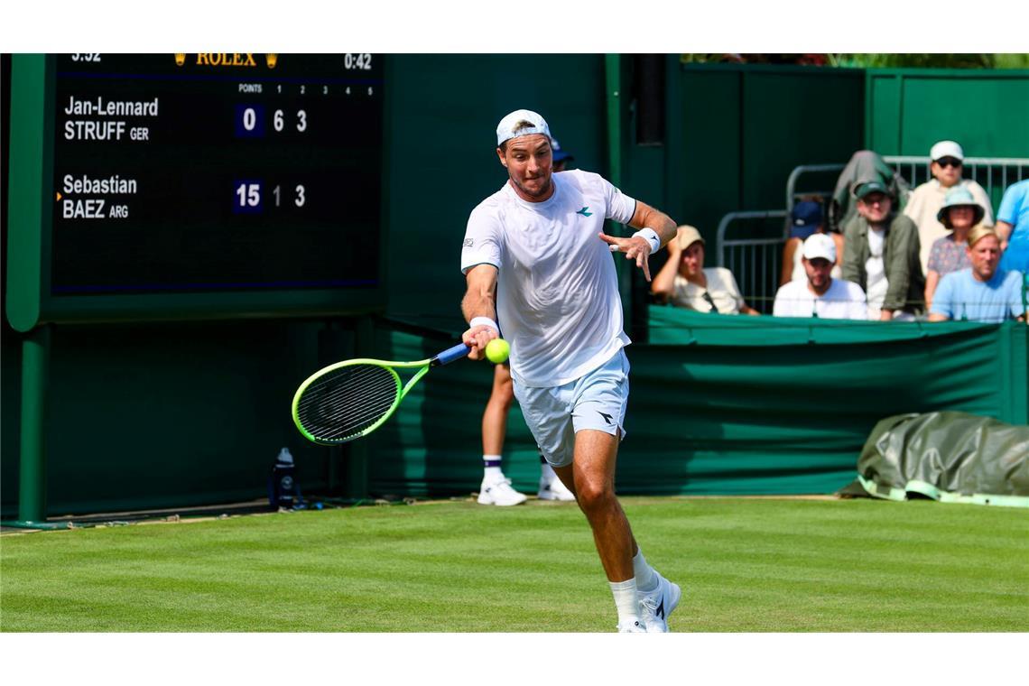 Jan-Lennard Struff feierte einen Fünf-Satz-Sieg zum Auftakt.