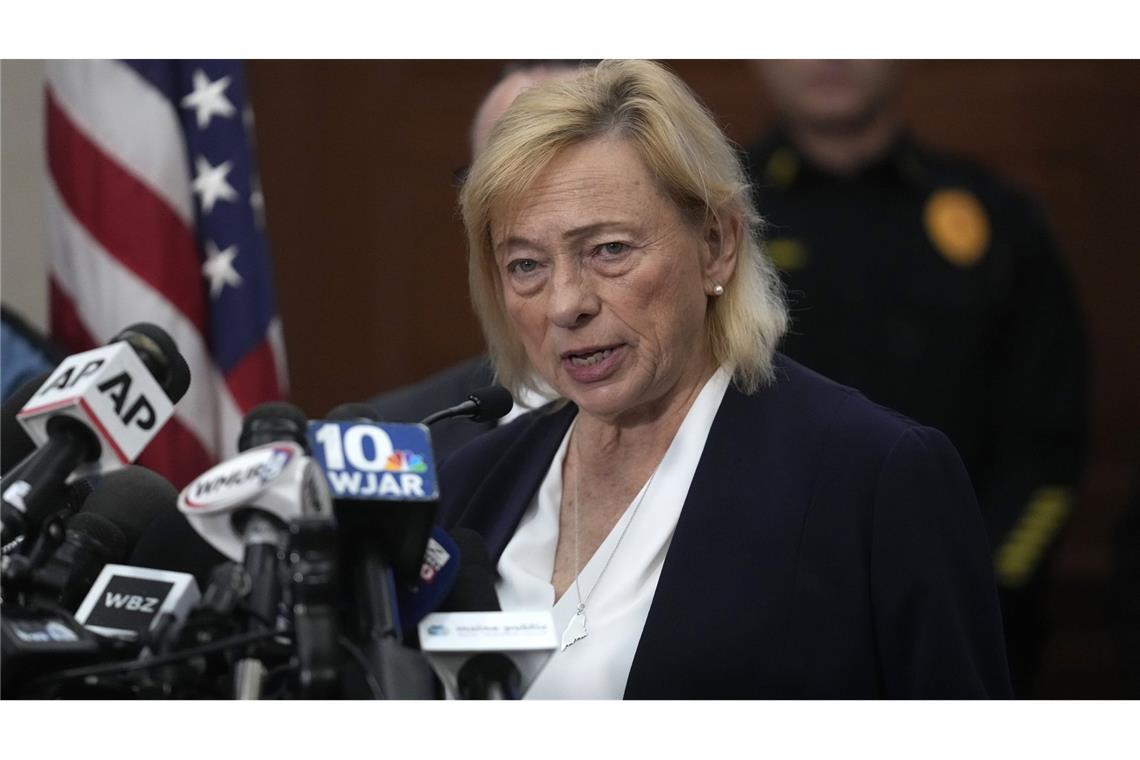 US-Justizministerium verklagt Maine im Streit um Transgender Janet Mills, Gouverneurin von Maine, spricht während einer Pressekonferenz im Rathaus von Lewiston.