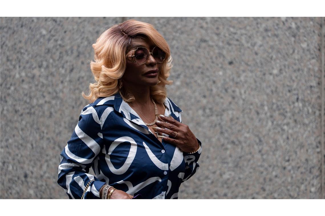 Janice Combs, Mutter von Sean "Diddy" Combs, kommt in New York am Gericht an.