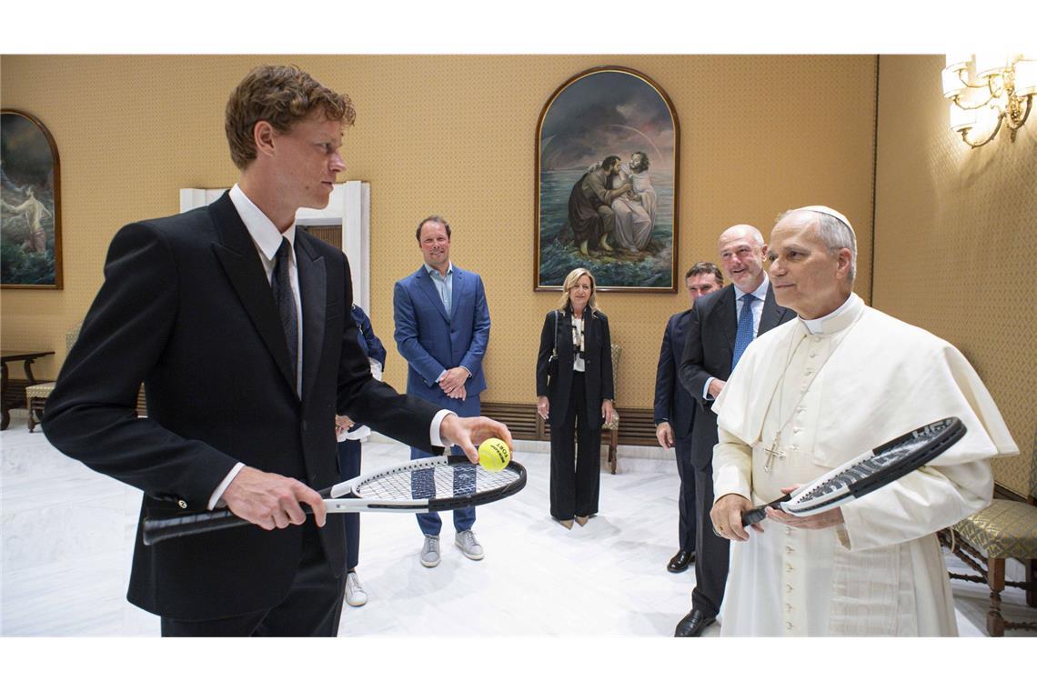 Papst Leo empfängt Tennisstar Sinner - „Wollen Sie spielen?“ Jannik Sinner zu Gast bei Papst Leo.
