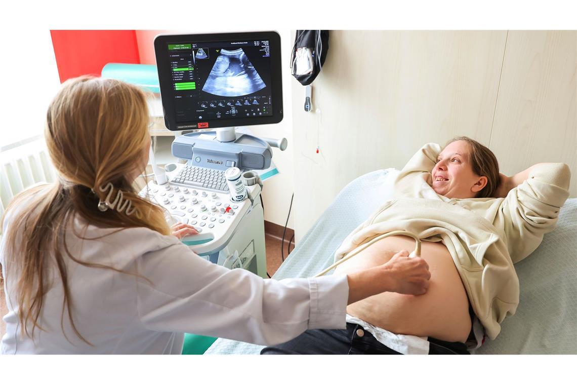 Jasmin Schmidt sagt, dass sie sich schon immer viele Kinder gewünscht hat.