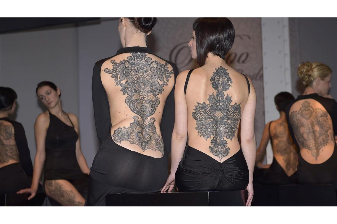 Viele Menschen finden Models ohne Tattoos attraktiver Je mehr Tattoos sie hatten, desto unattraktiver wurden Models bei einer Studie bewertet. (Archivbild)