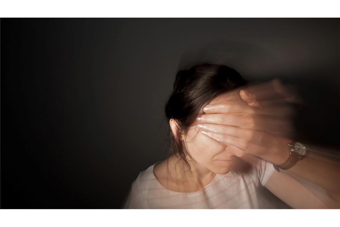 Migräne und Wechseljahre - das kann eine ungute Kombi sein Jede zweite Migräne-Patientin hat zu Beginn der Wechseljahre stärkere Beschwerden. (Symbolbild)