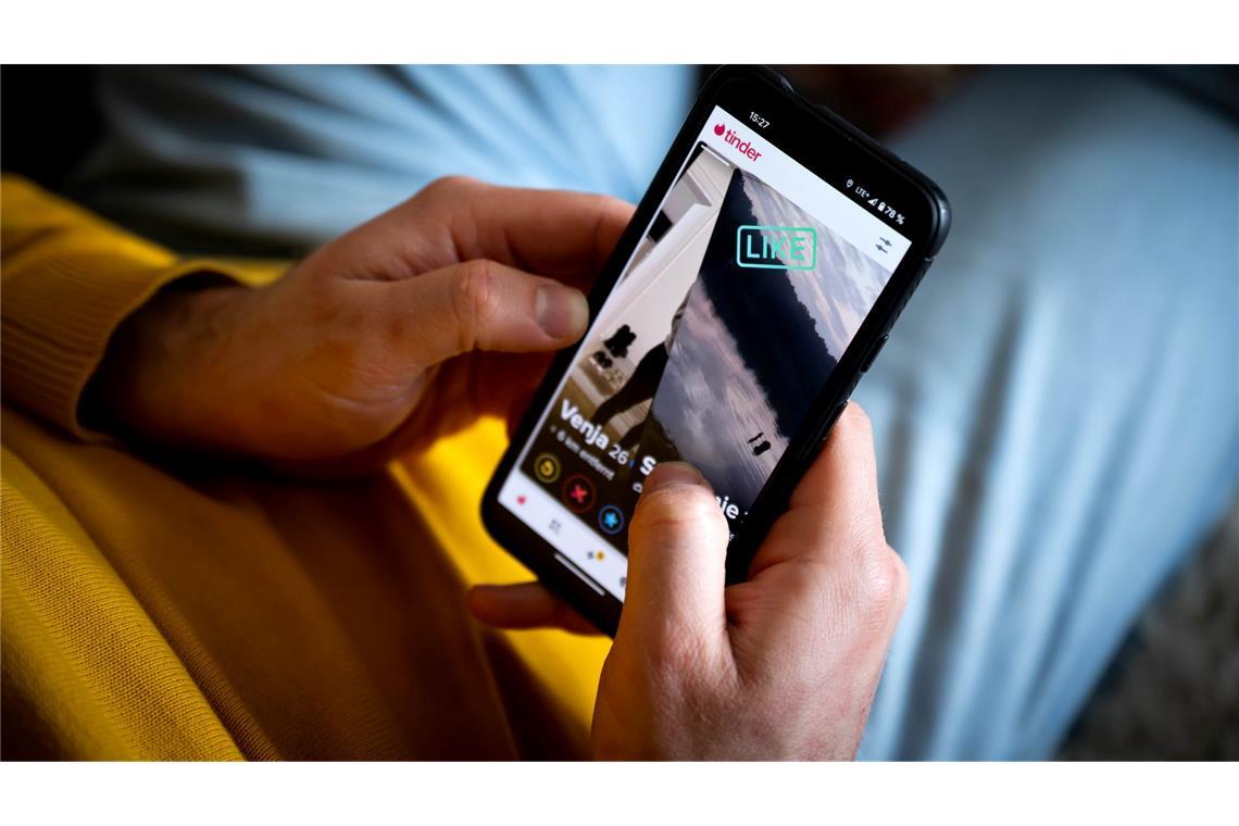 Trotz Dating-Apps suchen viele lieber offline nach Partner Jeder und jede Fünfte nutzt KI für den Chat. (Foto Illustration)