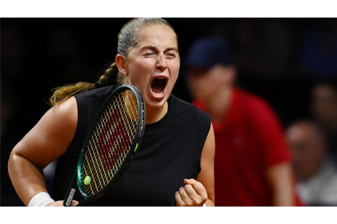 Ostapenko gewinnt in Stuttgart – Sabalenka verliert erneut Finale Jelena Ostapenko jubelt über ihren Erfolg in Stuttgart.