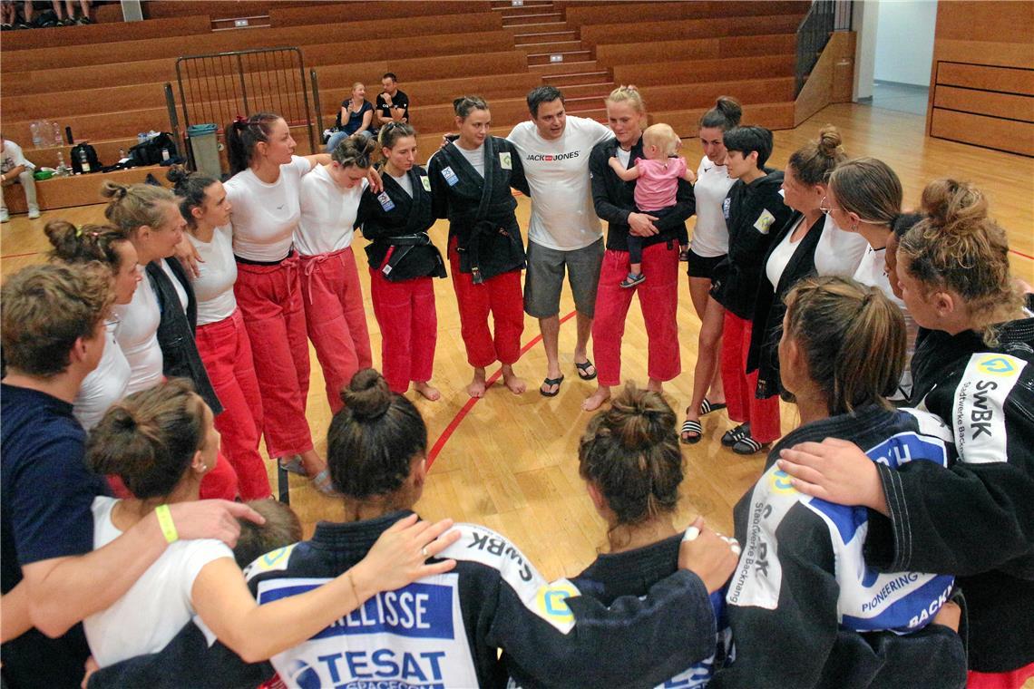 TSG Backnang Judo: Der Titelverteidiger zieht erneut ins Finale ein Jens Holderle und sein Team zeigen sich in Leipzig als echte Einheit und belohnen sich mit dem Ticket zum Final Four. Foto: Sean McGinley