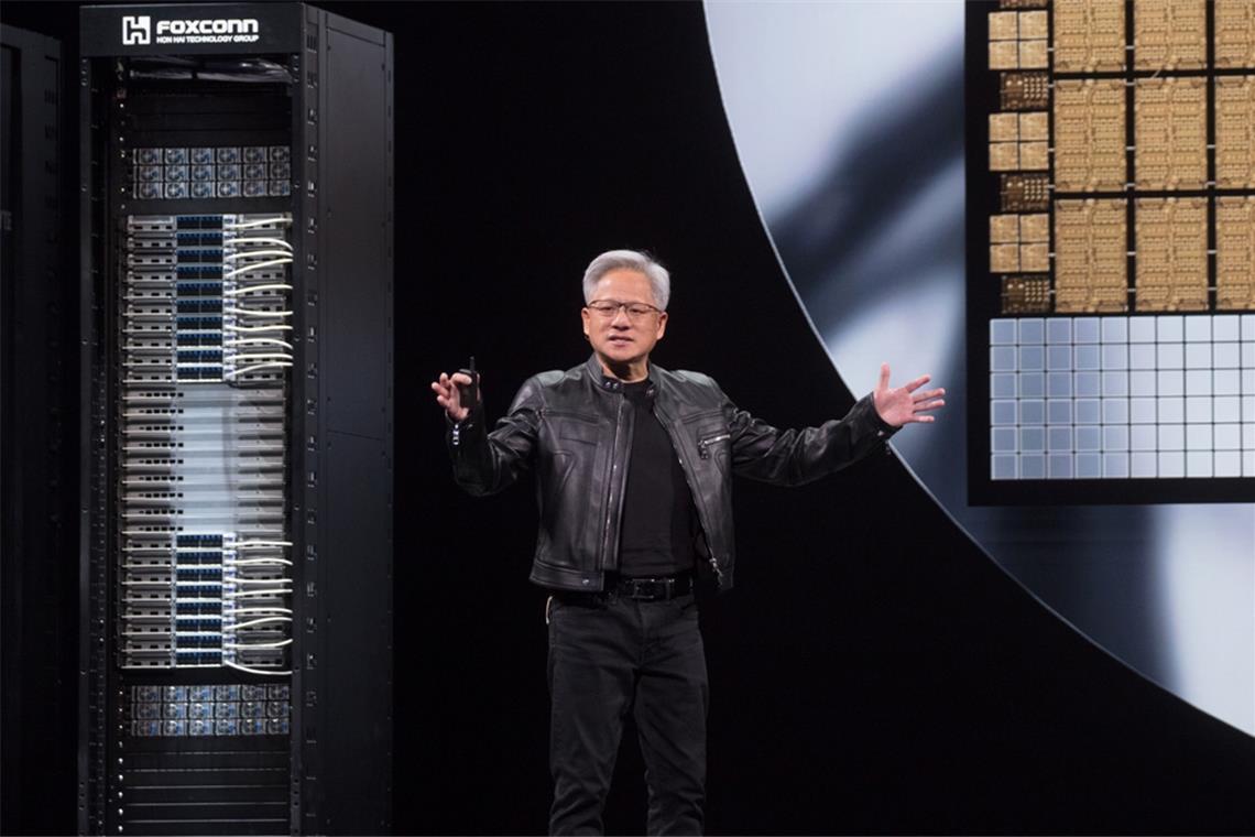 Jensen Huang – Nvidia-Chef hält Platz acht und bleibt eine Schlüsselfigur im KI-Boom.