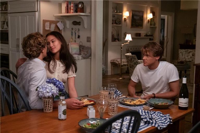 Jeremiah (Gavin Casalegno), Belly (Lola Tung) und Conrad (Christopher Briney) in „The Summer I Turned Pretty“.