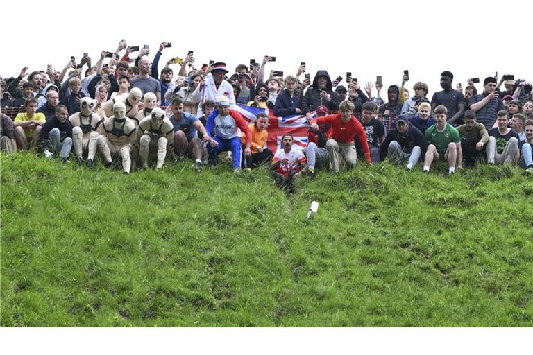 Jetzt geht’s los! Die Wurzeln des „Cheese-Rolling-Race“ in der englischen Grafschaft Gloucestershire liegen Jahrhunderte zurück!