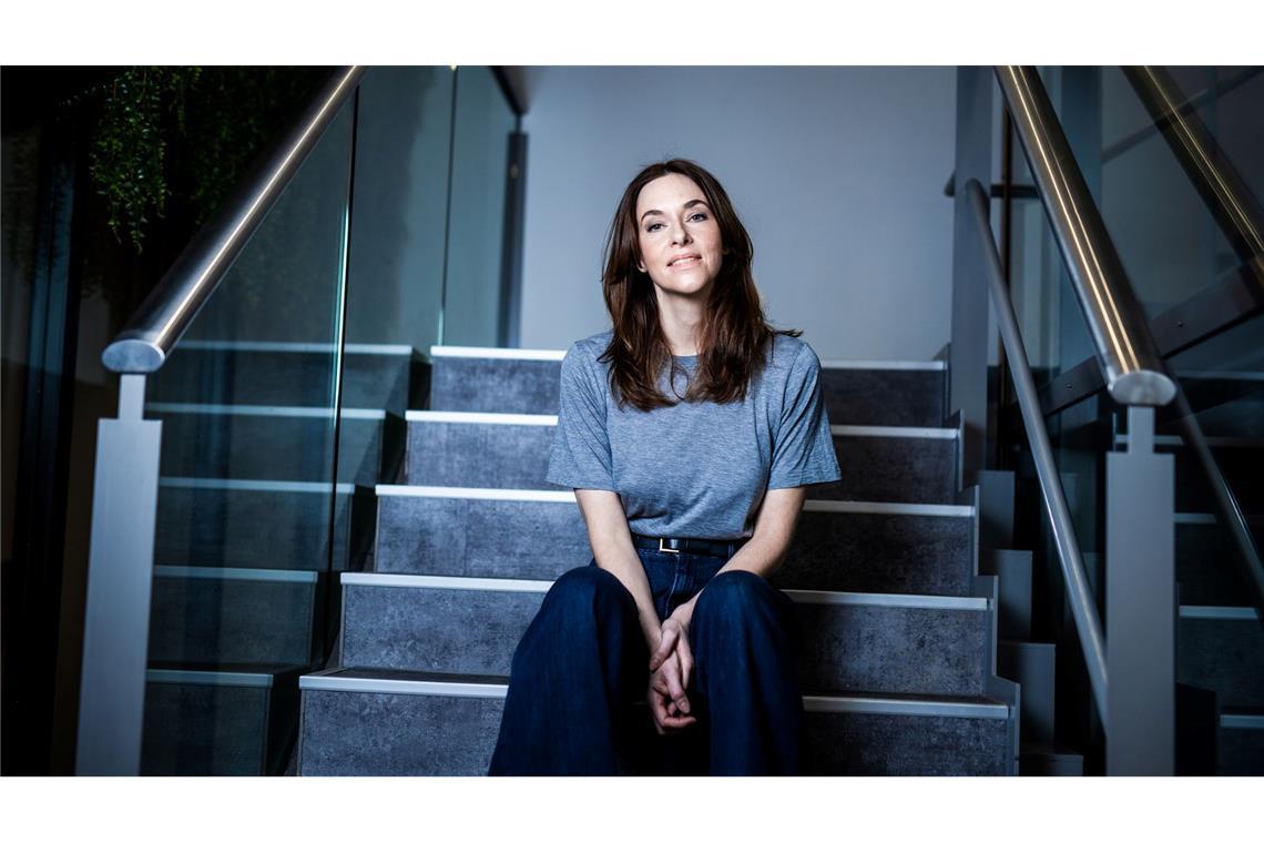 Vom Netflix-Keller ins Rampenlicht: Kim Riedle wird ARD-Cop "Jetzt plötzlich, durch die Emmy-Preisverleihung, sind überall sehr viel Bilder von mir in der Welt."