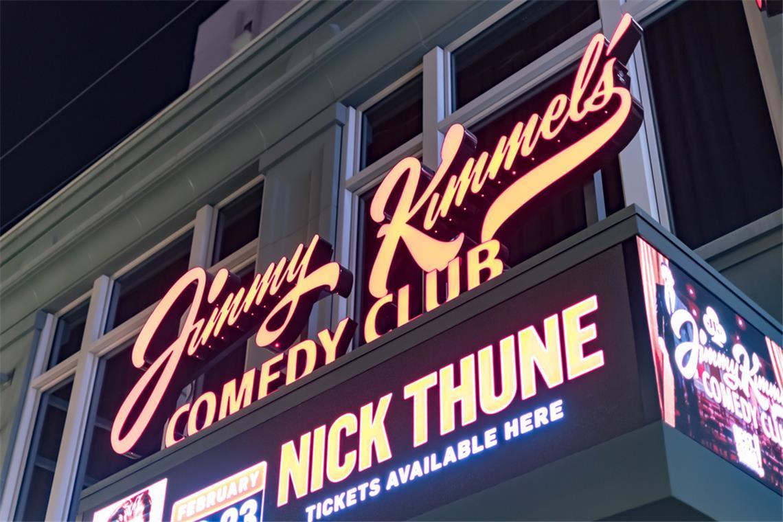 Jimmy Kimmel zurück im TV - Scharfe Abrechnung mit Trump Jimmy Kimmel zurück im TV: Nach Eklat um Charlie Kirk attackiert er Trump und warnt vor Angriffen auf die Meinungsfreiheit in den USA.