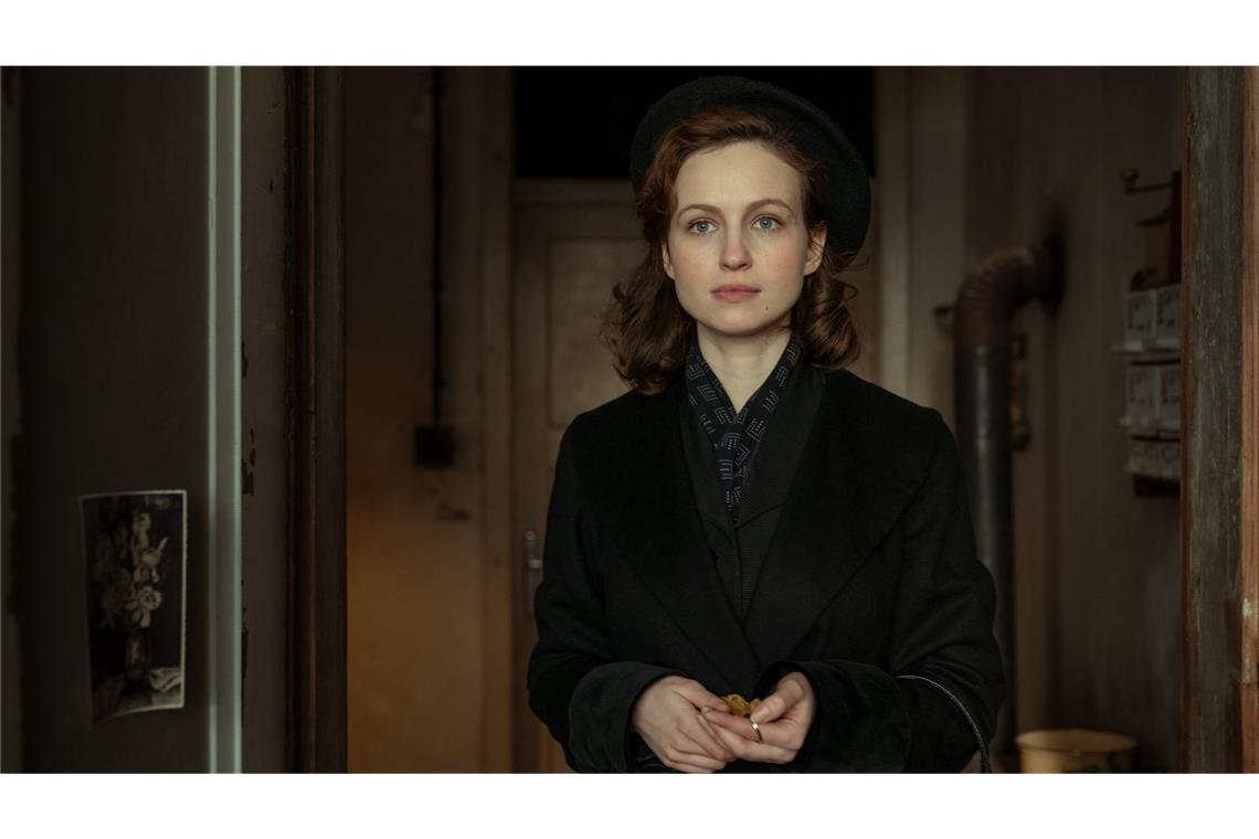 Jitka Modrá (Diana Dulinková) lässt sich auf ein gefährliches Spiel ein.