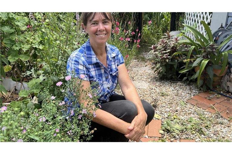 Jo Nemeth baut im Garten alle möglichen Pflanzen an – nicht nur zum Essen, sondern auch für Körperpflegemittel.