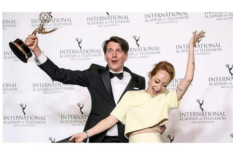 Jochen Laube jubelt 2023  mit Autorin Katharina Eyssen über den International Emmy für „Die Kaiserin“