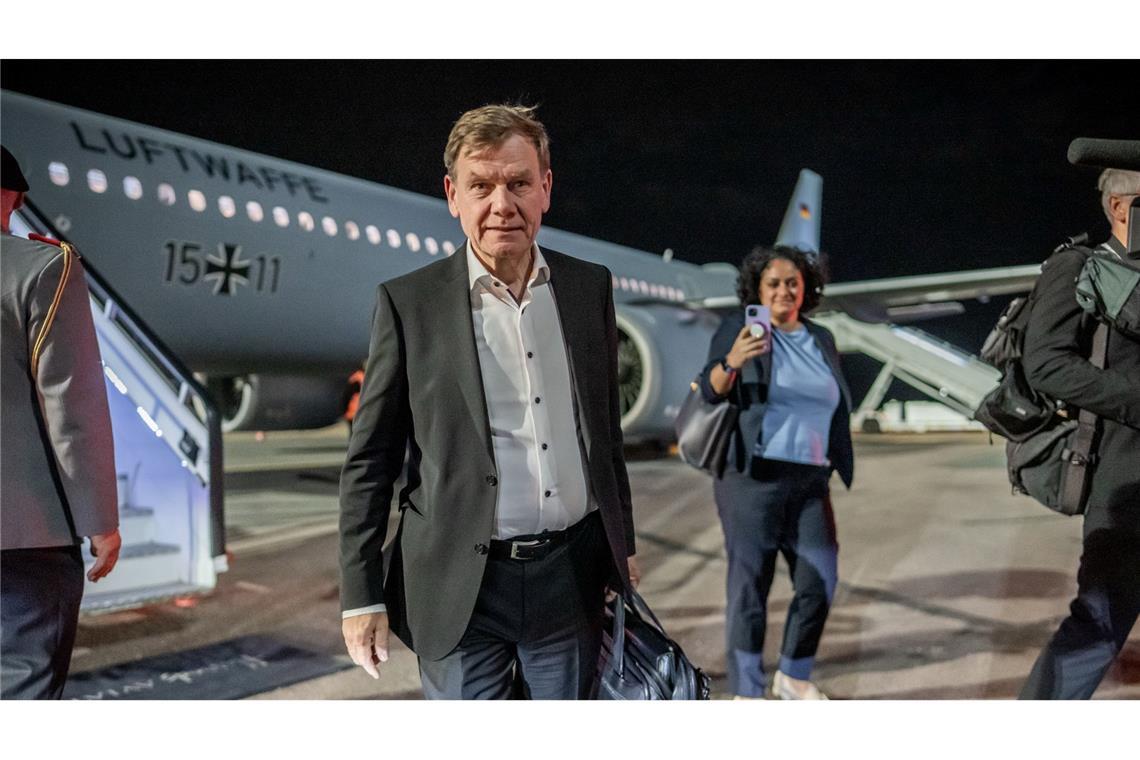 Johann Wadephul, Außenminister von Deutschland, kommt am Flughafen in Stansted an.