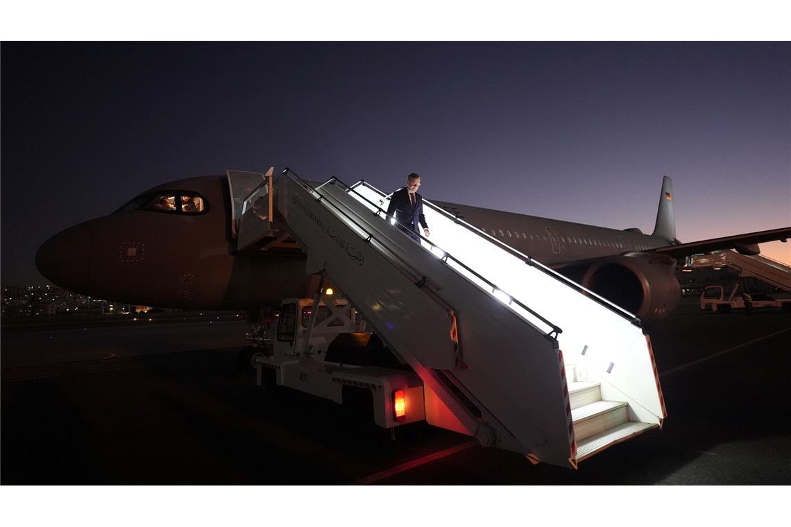 Bilder des Tages Johann Wadephul, Bundesminister des Auswärtigen, kommt auf dem Militärflughafen Marka in Amman an.