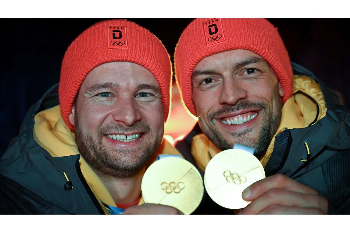 Johannes Lochner hat das erste Bob-Duell von Cortina gegen Francesco Friedrich für sich entschieden und gemeinsam mit Georg Fleischhauer Gold im Zweier geholt.