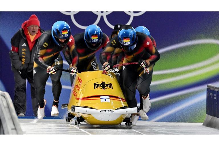 Johannes Lochner (Pilot), Thorsten Margis, Jörn Wenzel und Georg Fleischhauer legten im ersten Lauf Start- und Bahnrekord hin.