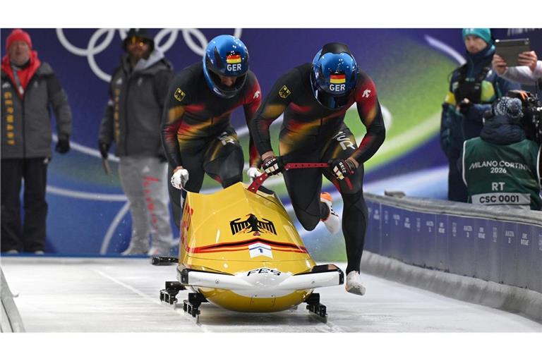 Johannes Lochner (Pilot) und Georg Fleischhauer legen gleich im ersten Lauf Start- und Bahnrekord hin.