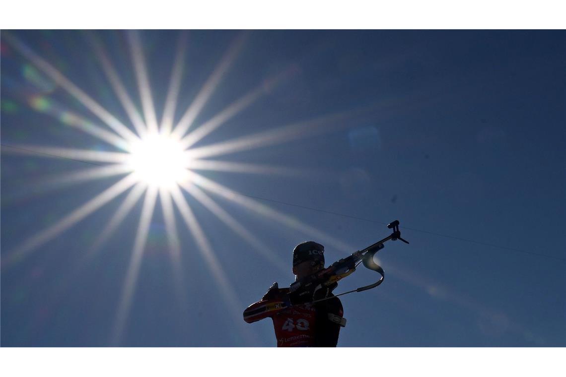 Bilder des Tages Johannes Thingnes Boe aus Norwegen am Schießstand während der Biathlon Weltmeisterschaft in der Roland Arena Lenzerheide.
