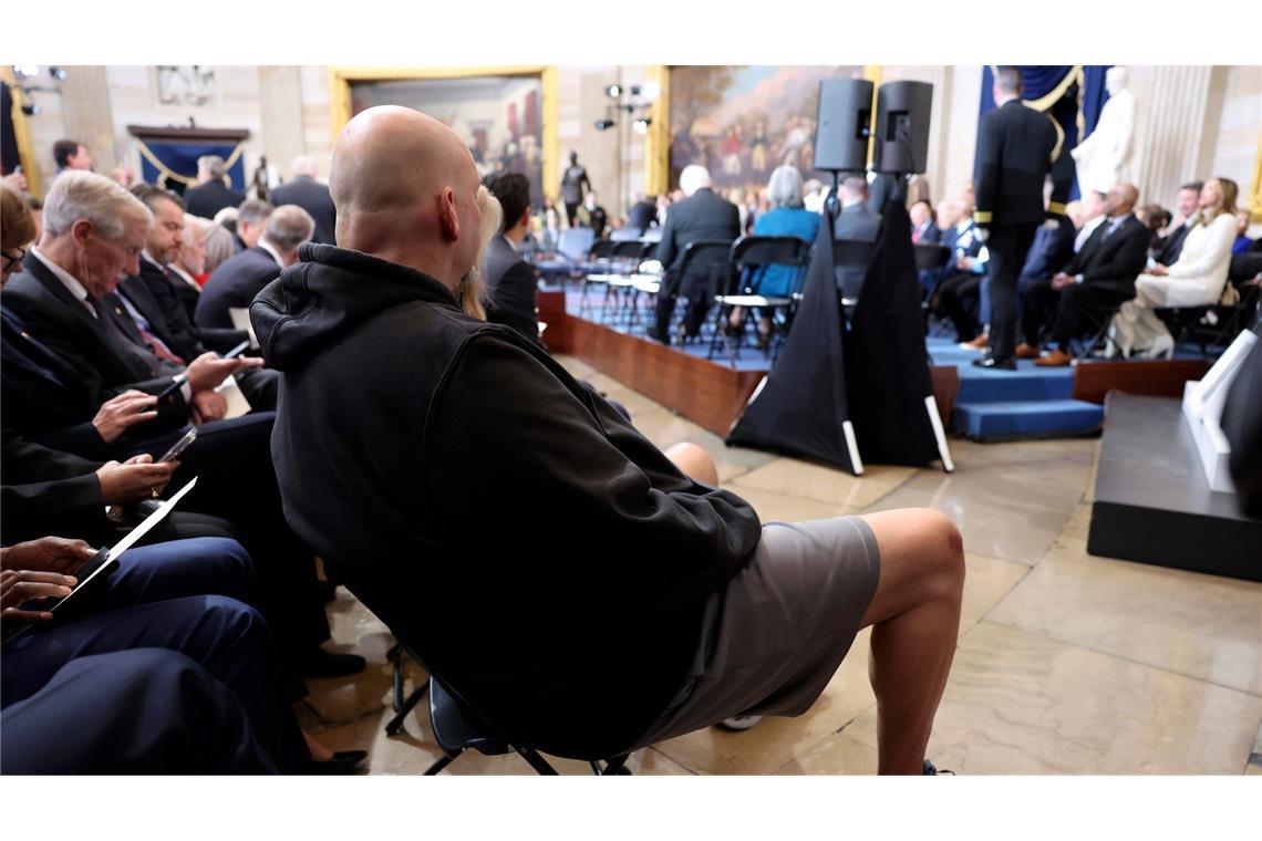Ein Hut und Tech-Bosse: Trumps Amtseinführung in Bildern John Fetterman ist bekannt für legere Outfits - und erschien trotz Feierlichkeiten und Minusgraden in Shorts.