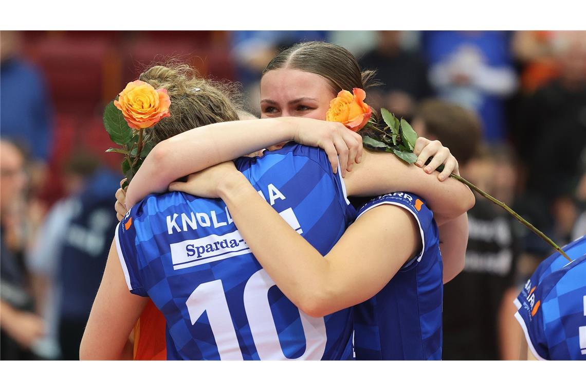 Die emotionalen Bilder eines traurigen Volleyball-Abends Jolien Knollema und Charlotte Krenicky