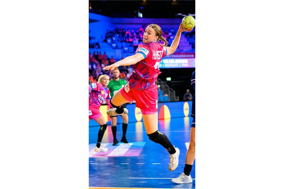 Jolina Huhnstock gab im Oktober 2024 ihr Debüt im Nationalteam. Die Kreisläuferin spielt seit diesem Sommer für den Bundesligisten Buxtehuder SV. Länderspiele: 14, Alter: 24 Jahre