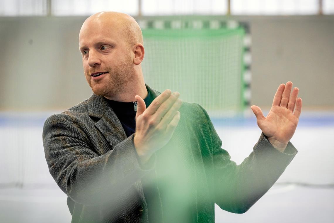HCOB-Geschäftsführer Jonas Frank: „Wir wollen maximalen Erfolg“ Jonas Frank, der 36-jährige Geschäftsführer des Handball-Drittligisten HC Oppenweiler/Backnang, will mit Blick auf den angepeilten Aufstieg die finanzielle und strukturelle Lücke zu den Vereinen der Zweiten Bundesliga sukzessive schließen. Foto: Alexander Becher