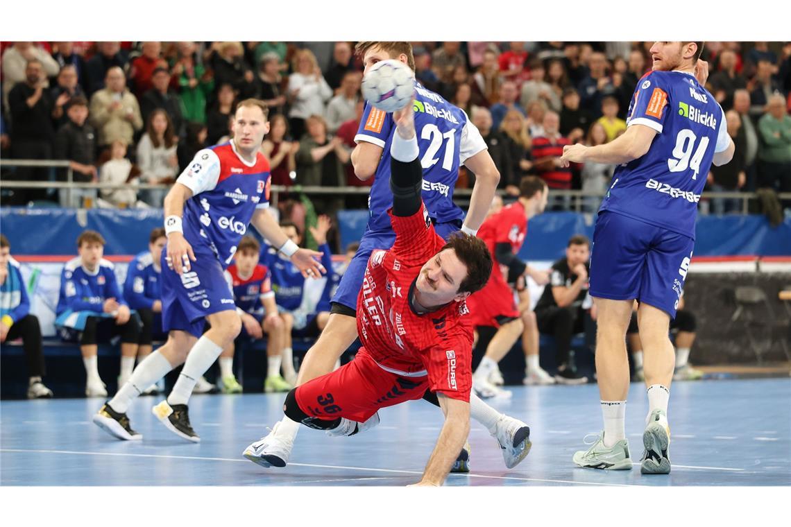 Jonathan Fischer setzt sich am Kreis durch – am Ende gewinnt er mit der SG BBM souverän gegen Balingen.