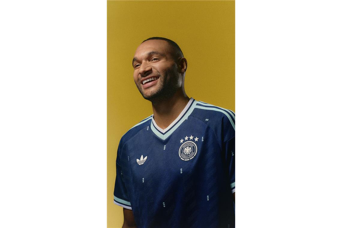 Jonathan Tah im neuen DFB-Auswärtstrikot