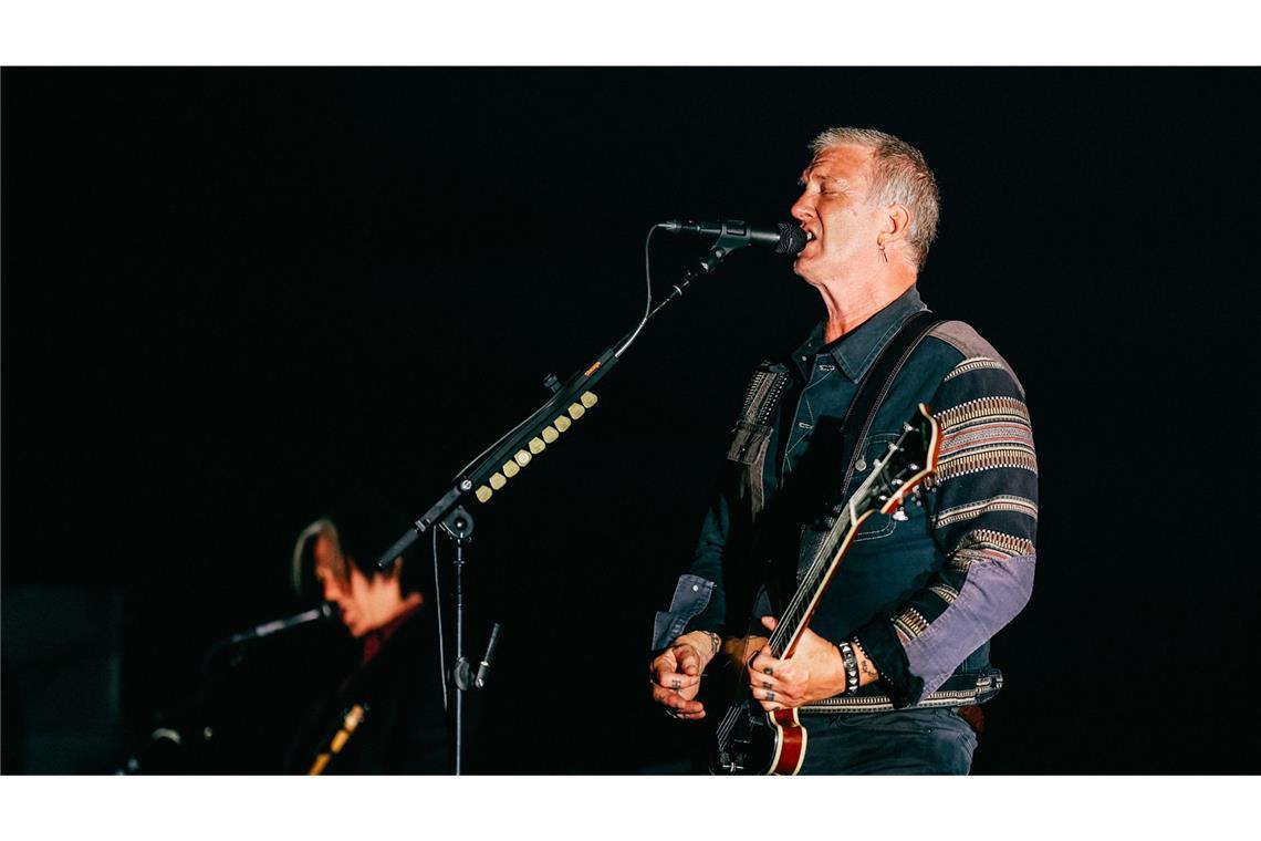 Queens of the Stone Age in Stuttgart – ein Abend in Klanggewittern Josh Homme am Sonntagabend in der Schleyerhalle