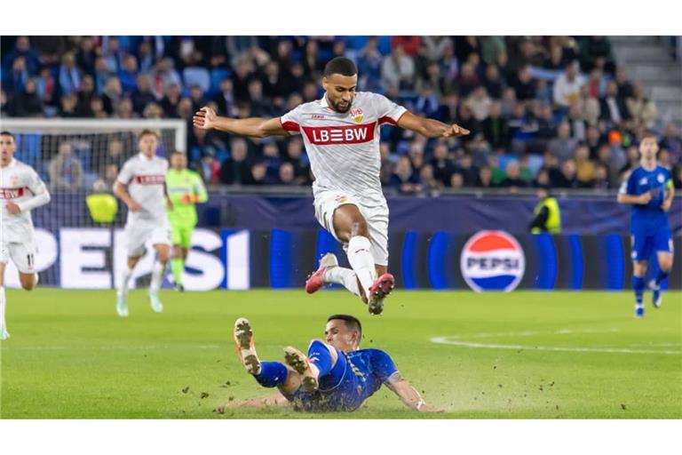 Josha Vagnoman und der VfB überspringen elegant die Hürde Slovan Bratislava&nbsp;– und gewinnen mit 3:0.