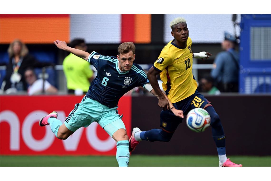 Joshua Kimmich gegen Ecuador in Aktion, die Leichtigkeit fehlt ihm noch bei der WM.